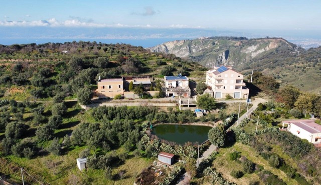 Apartment in a Farmhouse 'Agriturismo Sant' Anna Ortì' with Sea View, Shared Garden and Wi-Fi