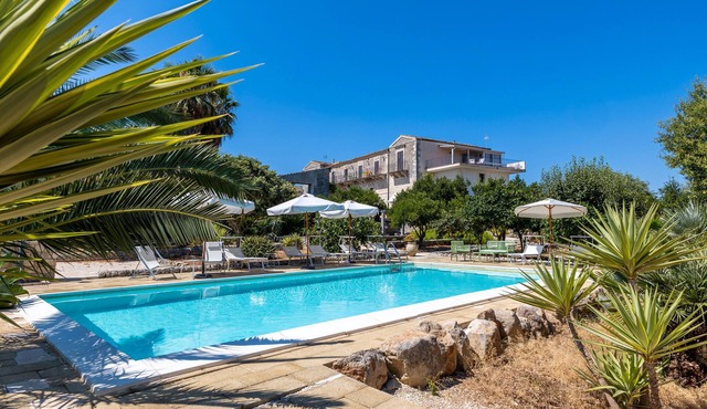 Apartment 'In Villa Con Vista' with Shared Pool, Wi-Fi and Air Conditioning