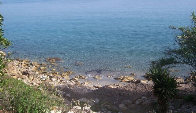 Apartment in villa 10 meters from the sea