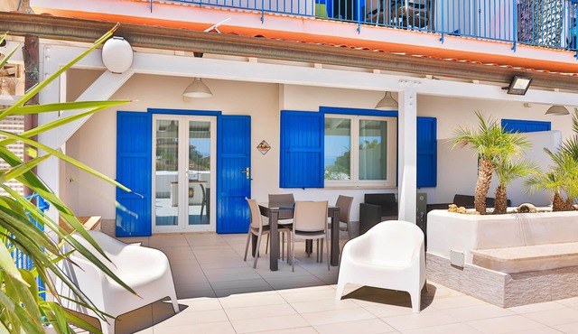 APARTMENT IN VILLA 200 METERS FROM THE BEACH WI FI CAR RENTAL