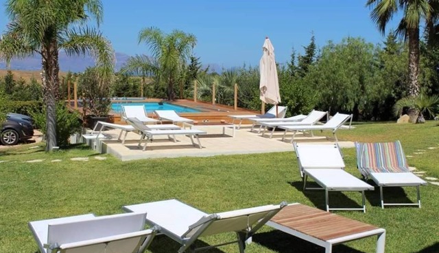 Apartment in villa 900 meters from the sea overlooking the Gulf of Castellammare