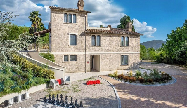 Apartment in villa with pool on Umbrian hills in Stroncone