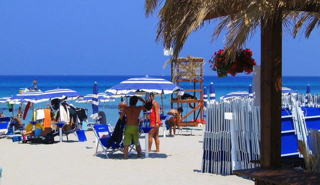 Apartment just steps from the beautiful beach of Isola delle females