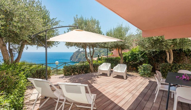 Apartment 'Paradise Residence 1' with Sea View, Wi-Fi and Air Conditioning