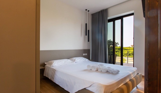 Apartment 'La Brisa Apartments - Tramontana' with Private Terrace, Wi-Fi and Air Conditioning