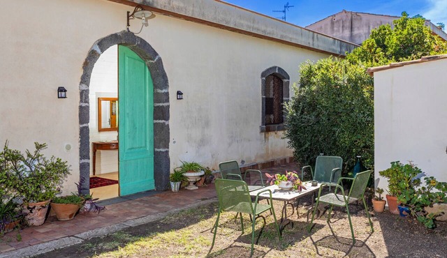 Apartment 'La Casa Del Fico D'india - Verde' with Shared Garden, Wi-Fi and Air Conditioning