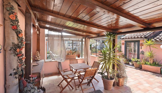 Apartment 'La Gatta Nel Borgo' with Private Terrace, Wi-Fi and Air Conditioning