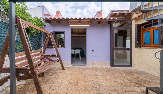 Apartment 'La Glicine' with Private Terrace, Wi-Fi and Air Conditioning