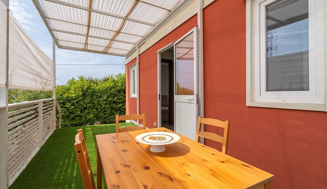 Apartment 'La Rossa' with Private Terrace, Wi-Fi and Air Conditioning