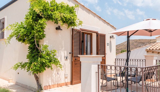 Apartment 'Le 3 Rose - Alba' with Lake View, Wi-Fi and Air Conditioning