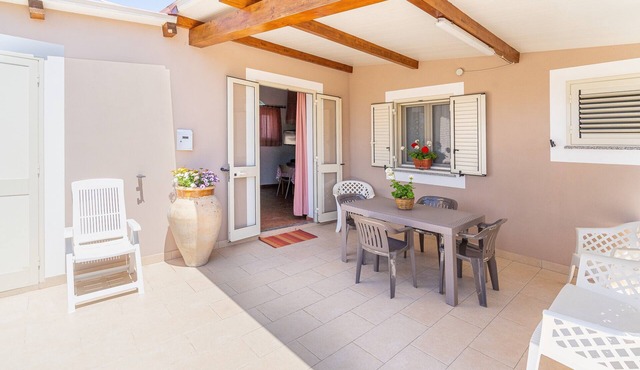 Apartment 'Nonna Rosa' with Private Terrace, Shared Garden and Air Conditioning