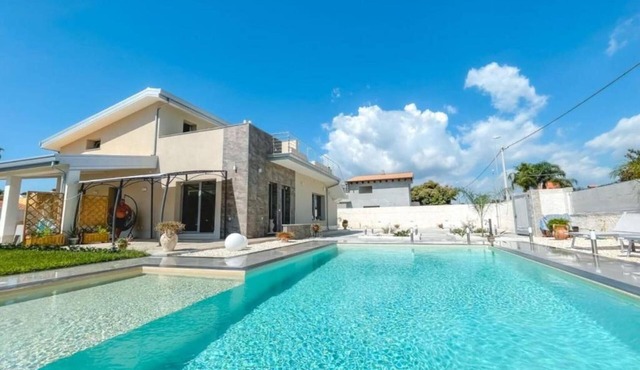 Apartment 'Nord In Villa Sele' with Shared Pool, Wi-Fi and Air Conditioning
