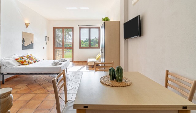 Apartment 'Pathos Retreat Ulivo' with Shared Pool, Wi-Fi and Air Conditioning