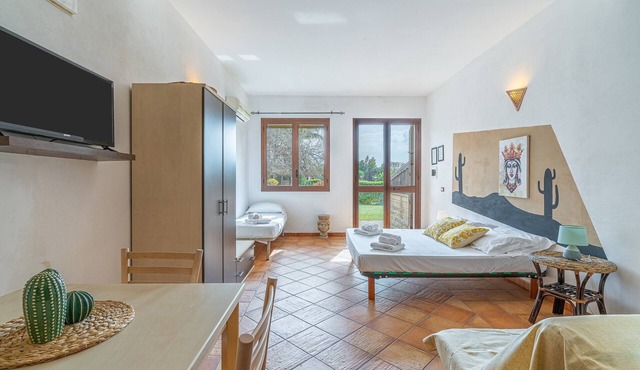 Apartment 'Pathos Retreat Lavanda' with Shared Pool, Wi-Fi and Air Conditioning
