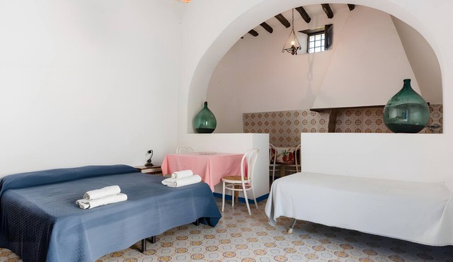 Apartment 'Quadara - Il Palmento' with Sea View, Private Terrace, and Shared Garden