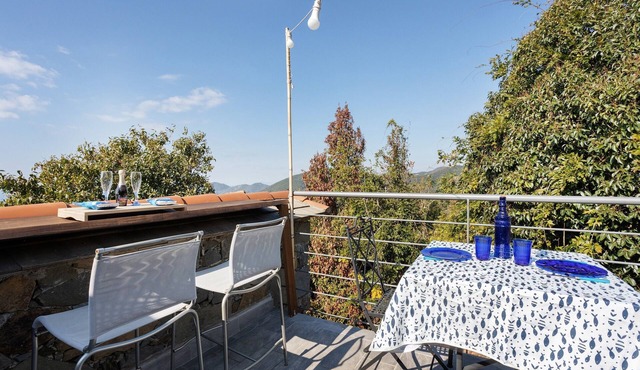 Apartment 'Vistamare Relax Cinque Terre' with Sea View, Wi-Fi, Free Parking & Air Conditioning in Vernazza