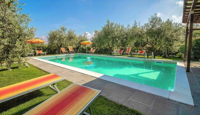 Apartment with pool and private terrace in Tuscany in Colle di Compito