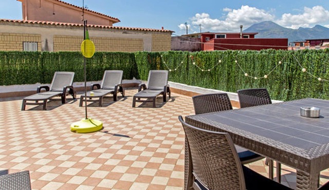 Apartment with 2 bedrooms, terrace and view of the Vesuvius. Near Pompeii Ruins