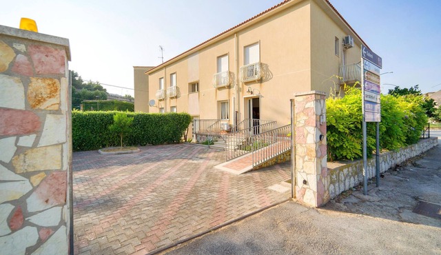 Apartment with garden in the center of Salemi.