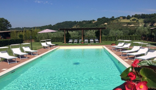 APARTMENT WITH POOL AND HANDLING IN AGRITURISMO in Narni