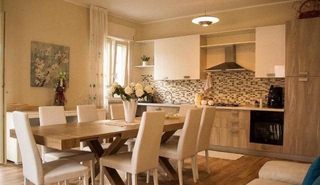 Aprile-Charming Bed & Breakfast located on the main street (400 m from the sea) x2