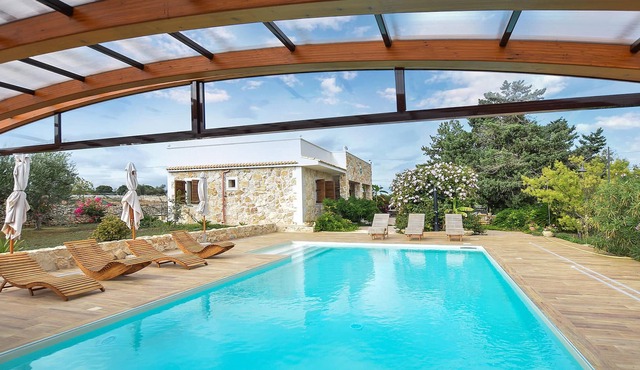 Are you dreaming of a luxurious, sunny vacation with comfort and tranquility? Then this lovely vacat