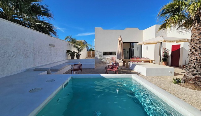 Aria villa house with swimming pool a few meters from the beach with fine sand