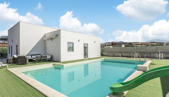 Awesome home in Catenanuova