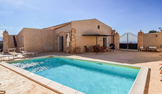 Awesome home in Menfi