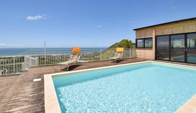 Awesome home in Mondragone