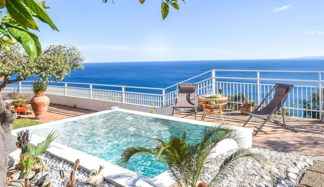 Awesome home in Stalettì