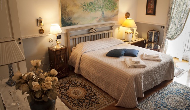 B&B L'Incanto,the b&b in the Historic Center 2 km from the Divine Coast.