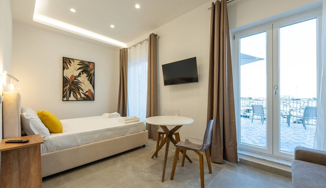 Baia Flegrea Meublè - Deluxe Suite with terrace