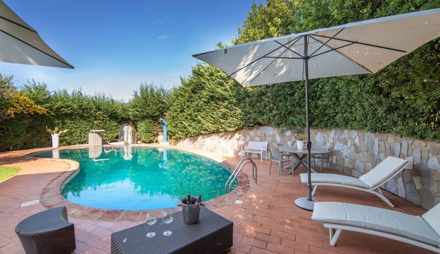 Beautiful private villa for 10 people with hot tub, WIFI, private pool, A/C and panoramic view