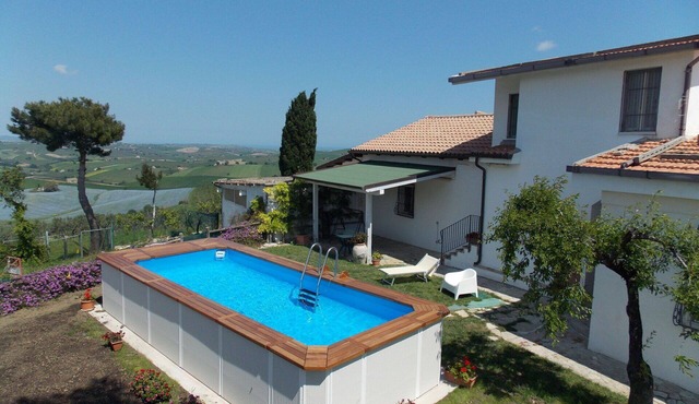 Beautiful private villa for 9 guests with private pool, WIFI, TV, terrace and pets allowed