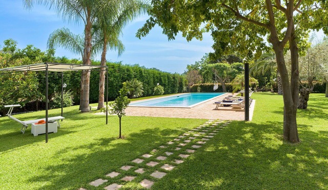 Beautiful private villa for 6 people with WIFI, private pool, A/C and terrace