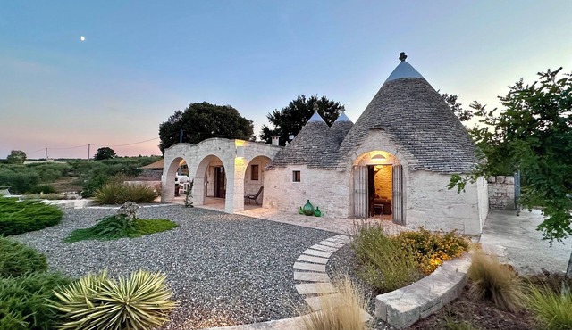 Beautiful 3 bed trullo with pool, stunning view, 5 minutes from Alberobello in Martina Franca