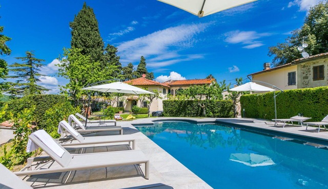 Beautiful apartment in villa for 10 guests with private pool, WIFI, TV, terrace and pets allowed in Greve In Chianti