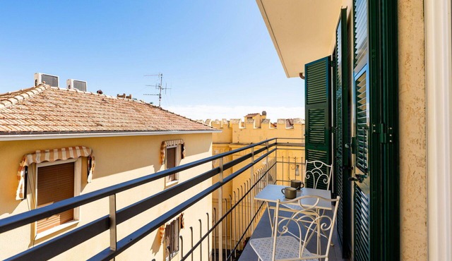 Beautiful apartment for 5 guests with WIFI, A/C and balcony