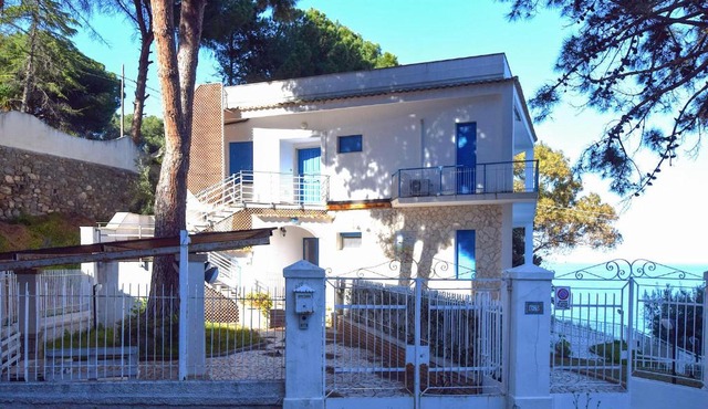 Beautiful Apartment In Staletti With Wifi