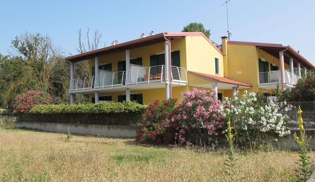 Beautiful apartment in villa for 4 people with WIFI, A/C, TV and terrace in Comacchio