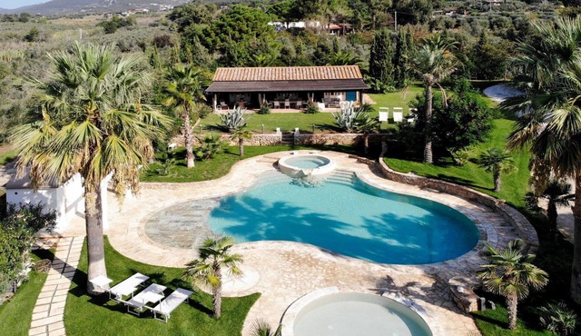 Beautiful private villa with WIFI, private pool, A/C, hot tub, TV, patio and pets allowed in Campiglia Marittima
