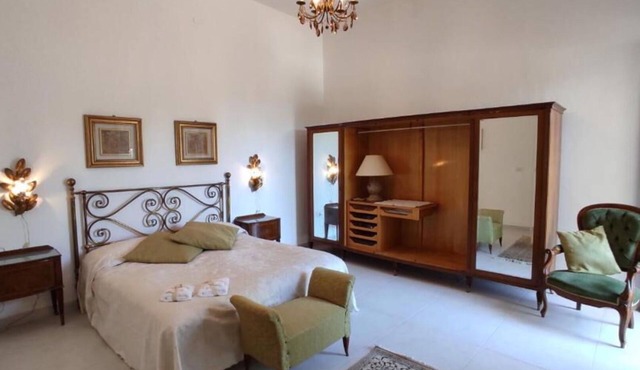 Beautiful private villa for 4 people with WIFI, private pool and veranda