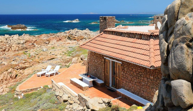 Beautiful private villa for 6 guests with TV, terrace and pets allowed