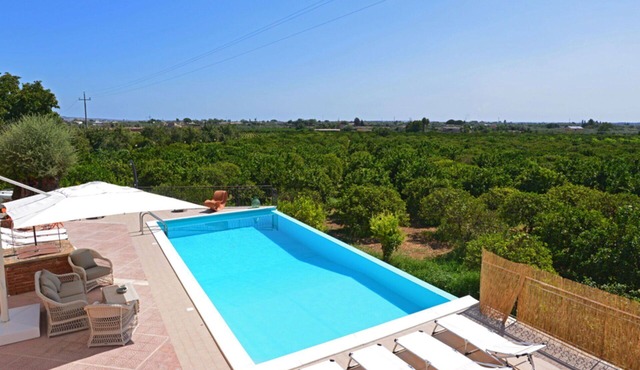 Beautiful private villa for 7 people with private pool, A/C, WIFI, TV and terrace