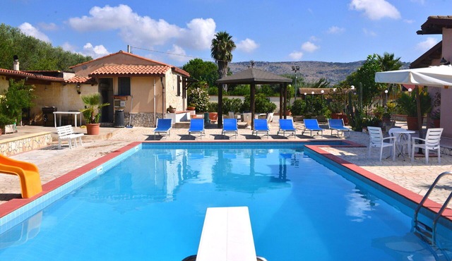 Beautiful private villa with A/C, private pool, WIFI, TV, patio, pets allowed and panoramic view