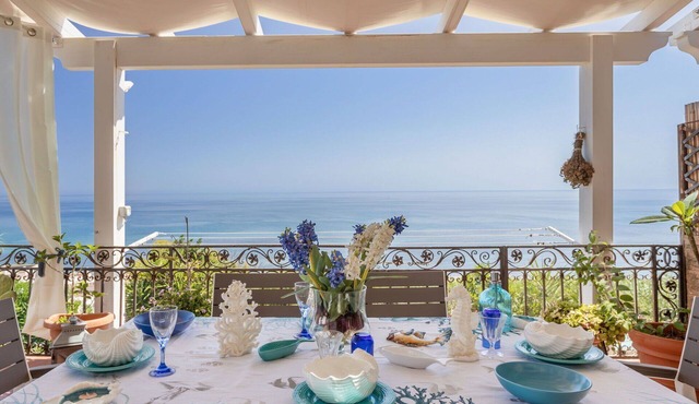 Beautiful private villa for 6 guests with A/C, WIFI, TV and terrace