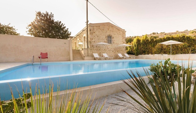 Beautiful private villa with hot tub, WIFI, private pool, A/C, sauna, TV, terrace and panoramic .