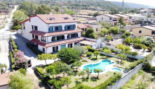 Beautiful sea view with pool & 2 bathrooms, on 100m2, pets welcome!