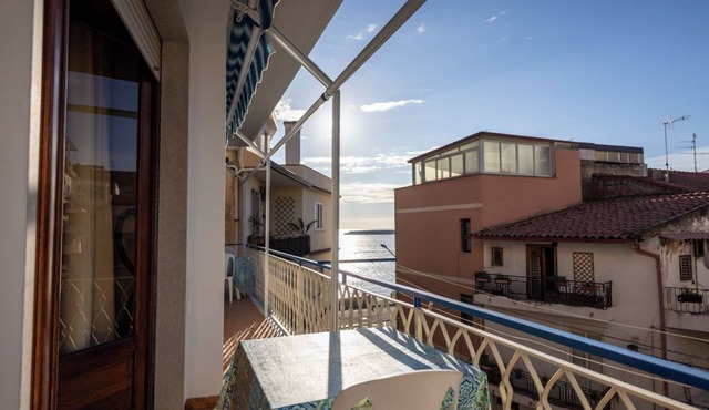 BEAUTIFUL SEASIDE APARTMENT WITH PRIVATE PARKING A FEW STEPS FROM TAORMINA